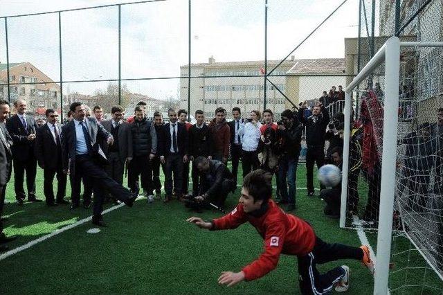 Gençler Halı Saha İstedi, Başkan Ak Yaptı 1