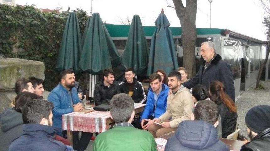 Asım Aykan, Gen&ccedil;lerle Tek Tek İlgileniyor