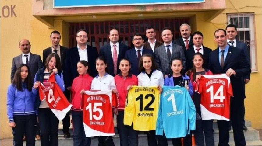 Başkan &Ccedil;elik &Ouml;ğrencilerle Buluştu