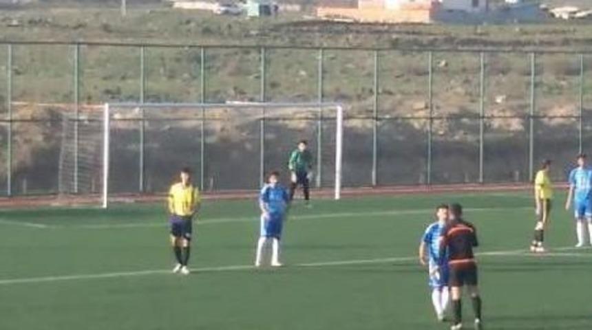 Kırmızı Kart G&ouml;steren Hakemi Yumrukladı