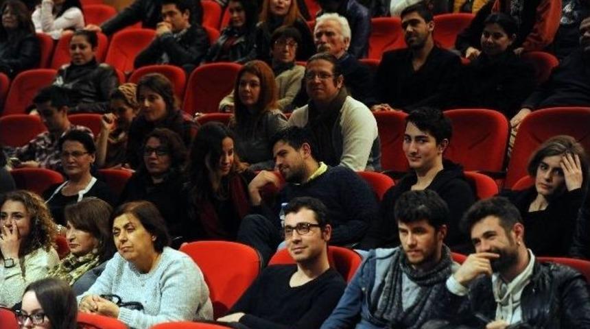 İtalyan Tiyatrosu B&uuml;y&uuml;ledi