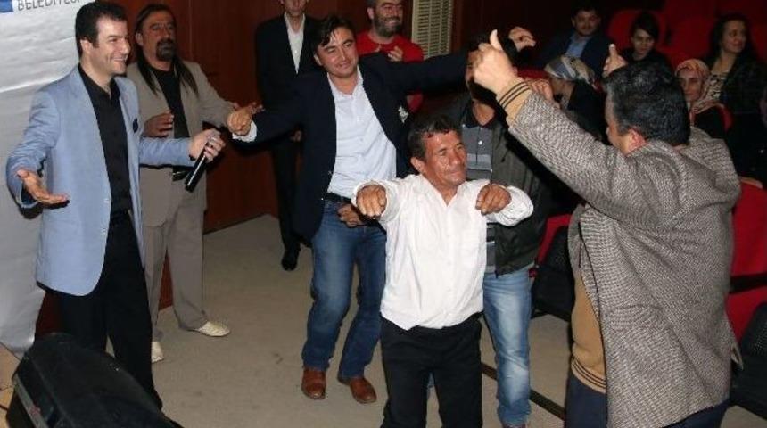 T&uuml;rk Halk M&uuml;ziği Sanat&ccedil;ısı Nihat Ak&ccedil;er Gazipaşa&rsquo;da Konser Verdi