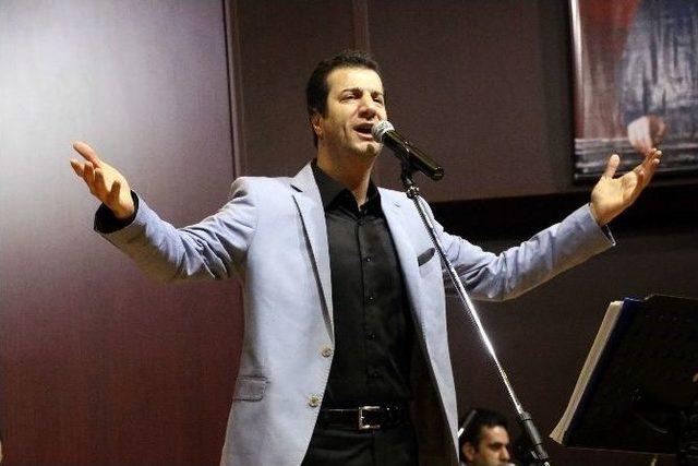 Türk Halk Müziği Sanatçısı Nihat Akçer Gazipaşa’da Konser Verdi