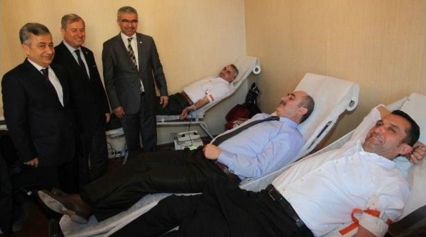 Ato&rsquo;dan Kızılay&rsquo;a Kan Bağışı