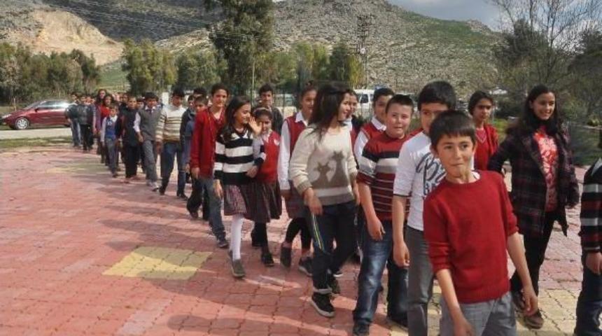 Yaşar Kemal I&ccedil;in K&ouml;y&uuml;nde Gıyabi Cenaze Namazı