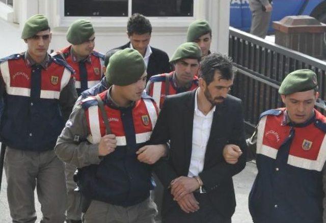 At Arabasına Koşmak I&ccedil;in Yarış Atı &Ccedil;alan 3 Ş&uuml;pheli, Serbest 1