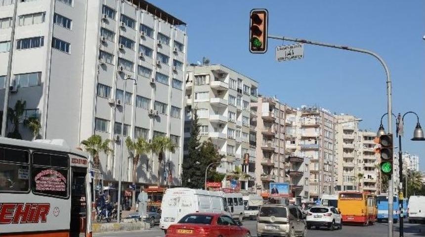 Trafikte &lsquo;akıllı Kavşak&rsquo; Uygulaması Başladı