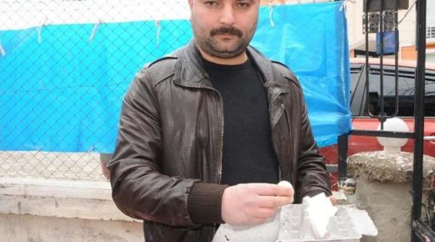 Hobi Olarak Beslediği S&uuml;s Tavuklarının Yumurtalarını Satıyor