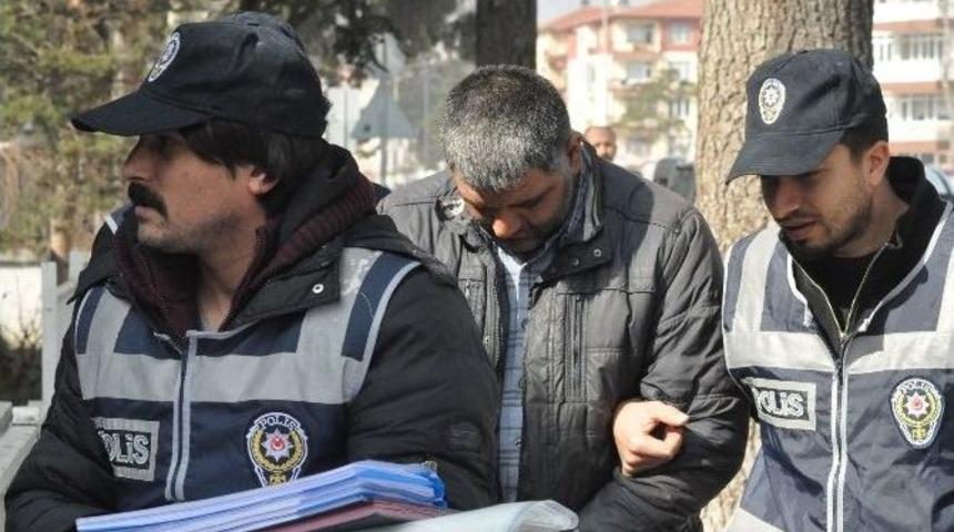 &Ccedil;alıntı Kamyonetleri Taşıyan Tırın S&uuml;r&uuml;c&uuml;s&uuml; Adliyede