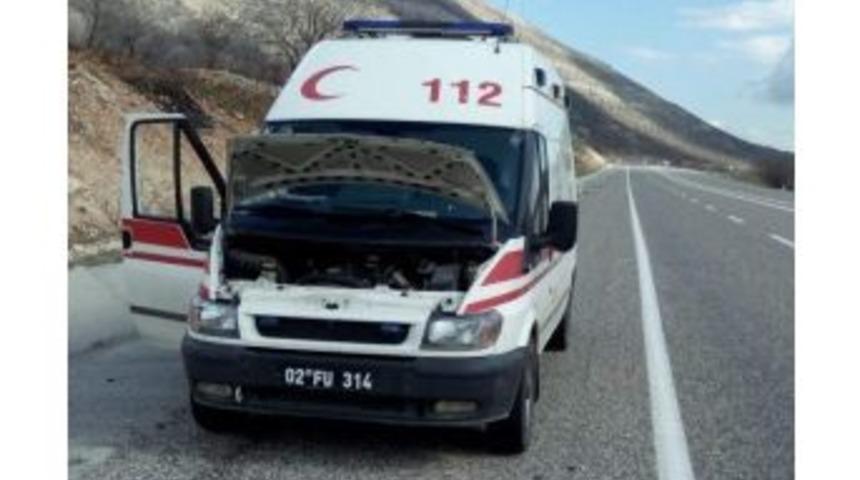 Arıza Yapan Ambulans Yolda Kaldı