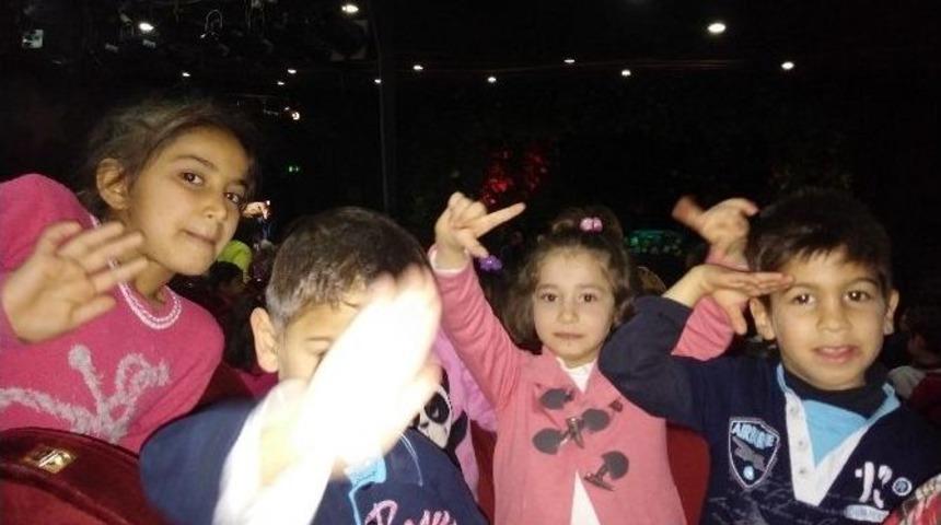 &Ccedil;ocukların Tiyatro Keyfi