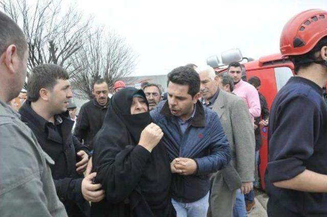 Hurda Y&uuml;kl&uuml; Tır Devrildi: 1 Yaralı 1