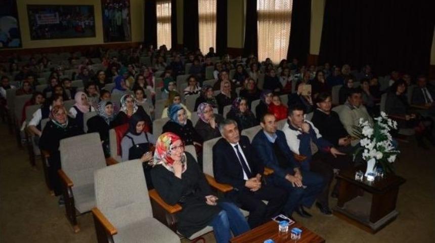 Tun&ccedil;bilek&rsquo;te &ldquo;eğitim&rdquo; Konferansı
