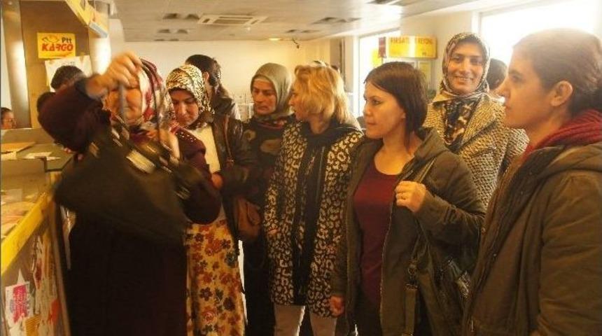 Tutuklu Kadınlara Kart G&ouml;nderildi