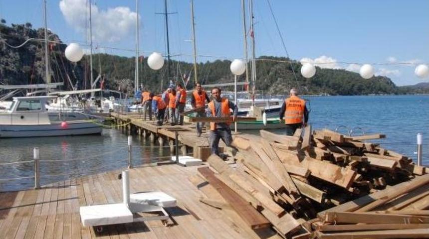 Marmaris'te Kaçak Iskelelerin Yıkımına Başlandı