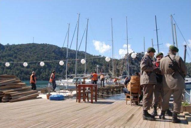 Marmaris'te Kaçak Iskelelerin Yıkımına Başlandı