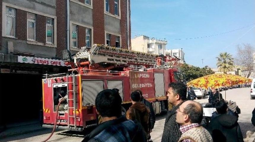 Lapseki&rsquo;de Belediye Pasajı&rsquo;nda Korkutan Yangın