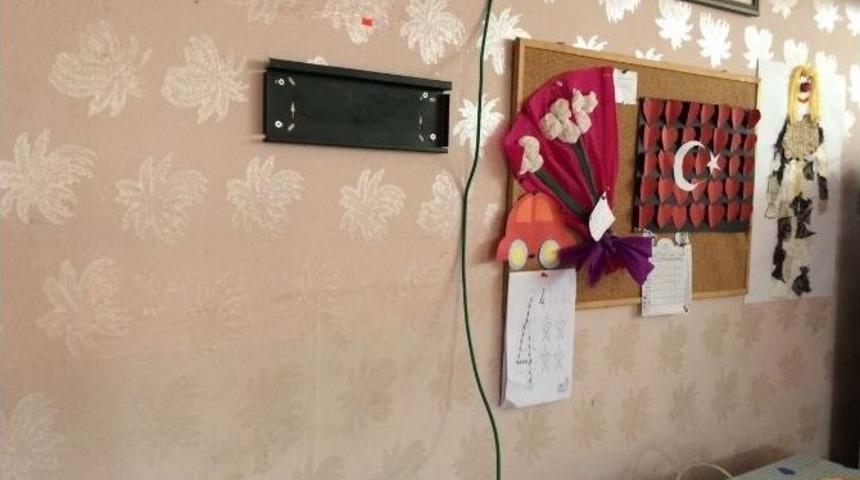 Cizre&rsquo;de Hırsızlar Anaokulundan 2 Televizyon &Ccedil;aldı