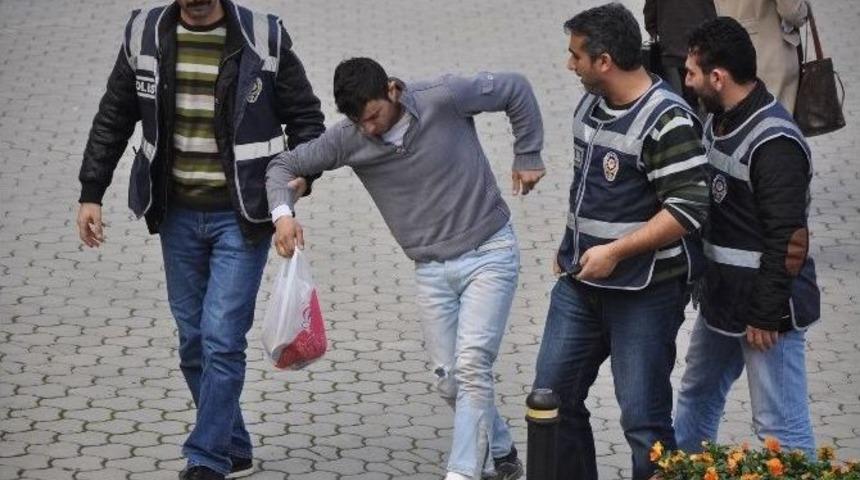 Soymak İstediği Bankamatiğin &Uuml;zerinden D&uuml;şerek Ayağını Kırdı