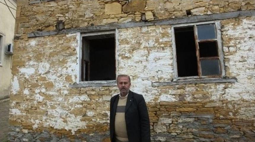 Ağacık&rsquo;daki Tarihi Bina İlgi Bekliyor