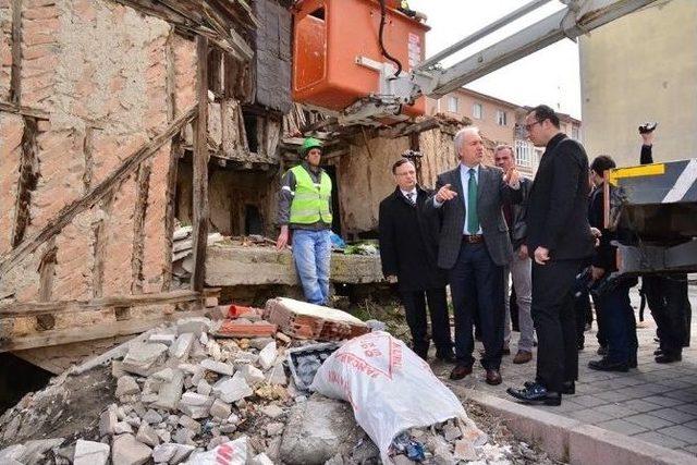 Başkan Kamil Saraçoğlu: Şehirdeki ’metruk Binalar Problemi’ Çözüme Kavuşuyor