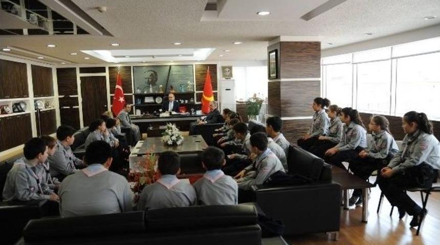 Başkan Babaş&rsquo;tan İzcilere &Uuml;niforma Jesti