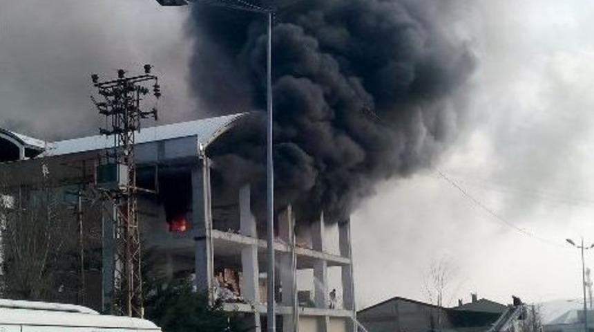 Dokuma Fabrikasında &Ccedil;ıkan Yangın Korkuttu