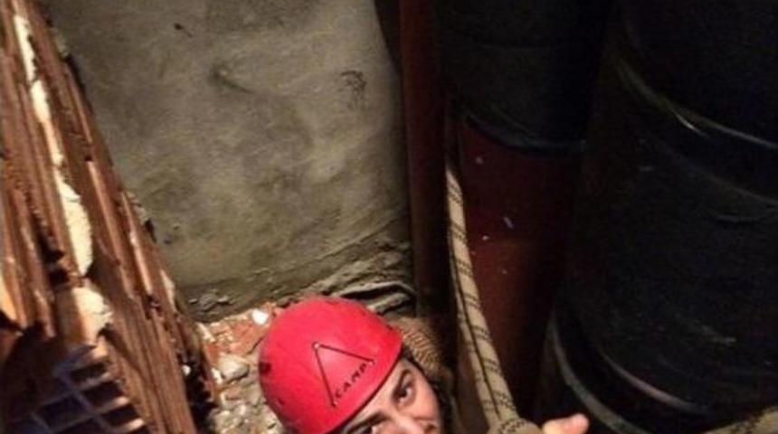 Havalandırma Boşluğunda Sıkışan Iş&ccedil;iyi Itfaiye Kurtardı