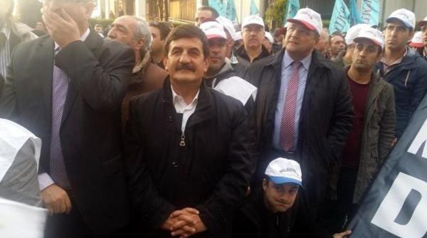 İzmir'de Iş&ccedil;iler, Kıdem Tazminatları I&ccedil;in Y&uuml;r&uuml;d&uuml;