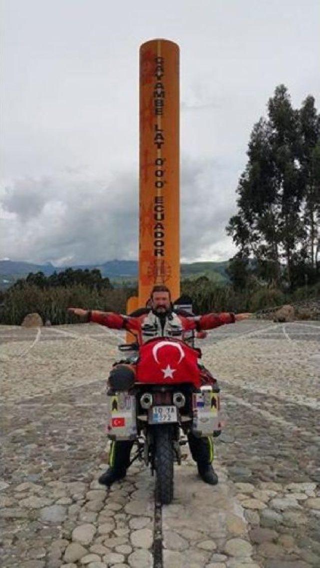 Motosikletiyle Dünyayı Gezip, Ayvalık'ı Tanıtıyor