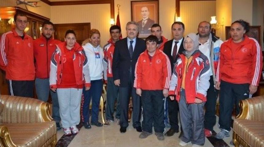 Milli Kayak Sporcularından Vali Kahraman’a Ziyaret