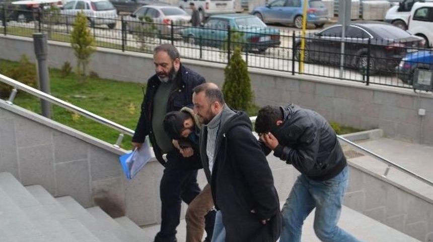 Jandarmadan Korkan Hırsızlar Çaldıkları Her Şeyi Bırakıp Kaçtı