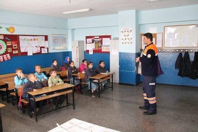 Afad Ekiplerinden Öğrencilere Deprem Eğitimi