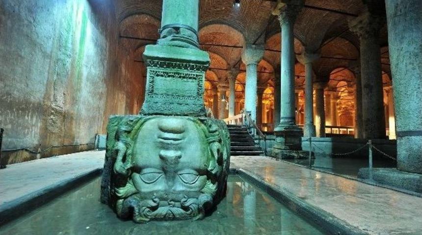 Yabancı Y&ouml;netmenlerin Doğal Platosuna &Ouml;d&uuml;l