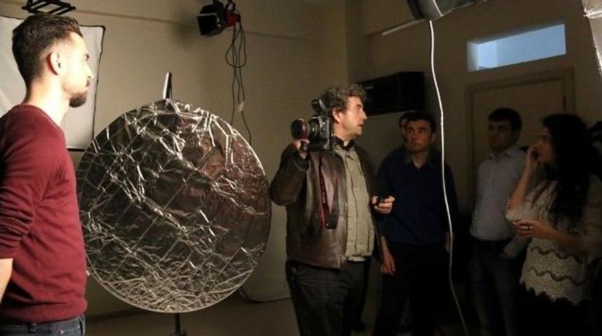 İletişim Fak&uuml;ltesi Fotoğraf St&uuml;dyosu Kurdu