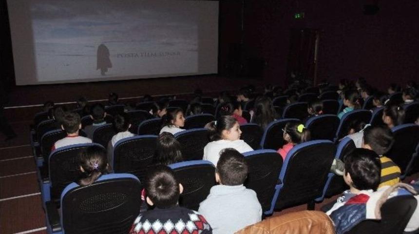 Sinema Tebess&uuml;m&rsquo;de 1 Haftada Bin 500 &Ouml;ğrenci Film İzledi