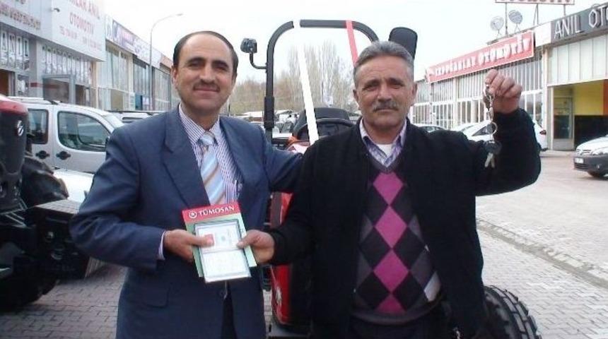 Trakt&ouml;r Kazandığını Adını Gazetede G&ouml;r&uuml;nce İnandı