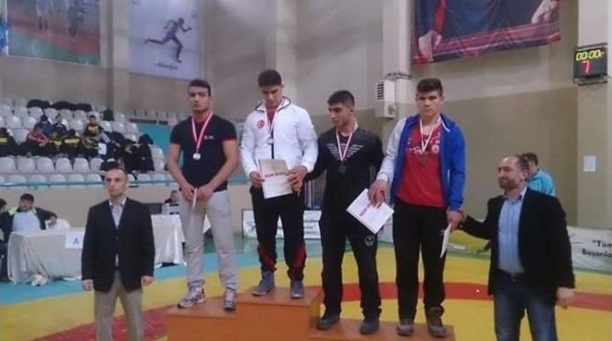 Şampiyon G&uuml;reş&ccedil;iler T&uuml;rkiye Şampiyonasına Hazırlanıyorlar