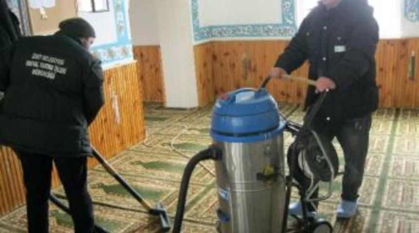 İzmit&rsquo;te İbadethane Temizlikleri 6 Yıldır Devam Ediyor