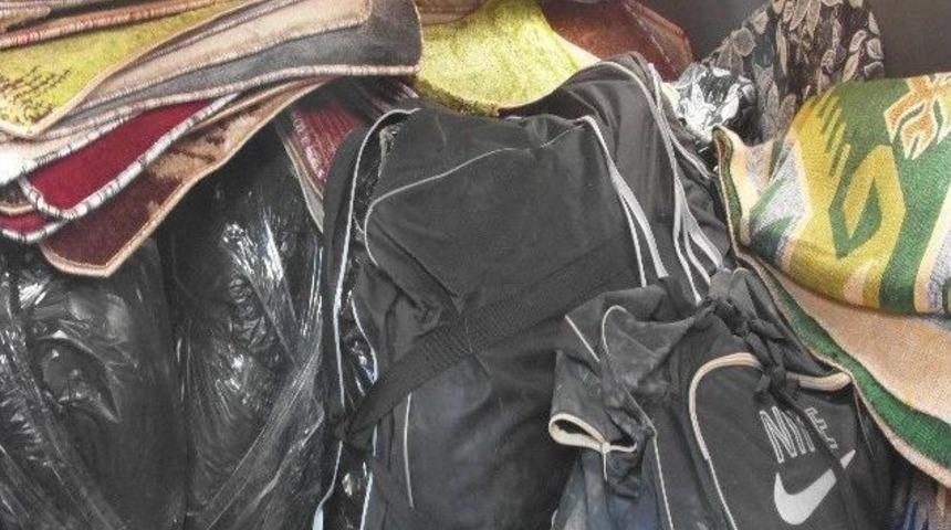 Uşak Polisinin Diriliş M&uuml;zikli Operasyonunda Battaniye Ve Kilimler Arasında 55 Kilo Esrar Ele Ge&ccedil;irildi