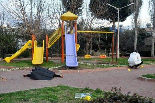 Çocuk Parkında Silahlı Kavga: 2 Ölü