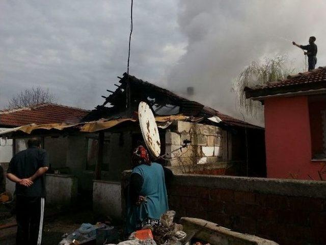 D&uuml;zce&rsquo;nin Ağa Mahallesinde Yangın 2