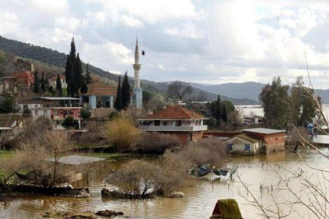 Menderes Nehri Yağmur Ve Kar Sularıyla Taştı