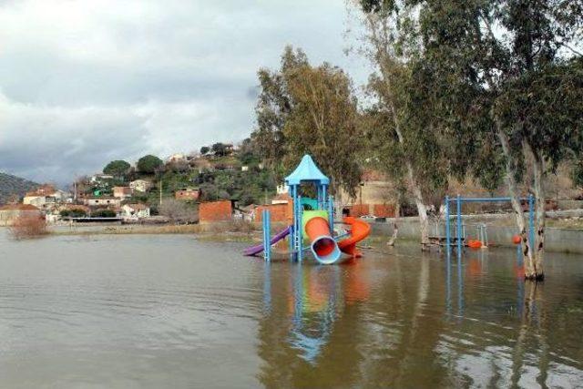 Menderes Nehri Yağmur Ve Kar Sularıyla Taştı