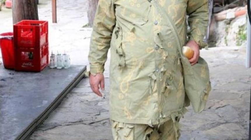 '&ccedil;anakkale'deki Asker' Kıyafetiyle Aday Adaylığını A&ccedil;ıkladı