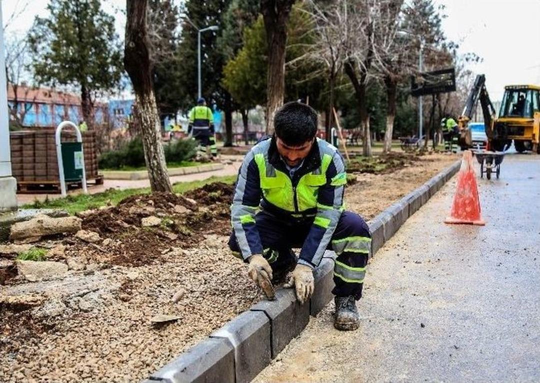 Şehitkamil Parklarında Bahar Hazırlığı