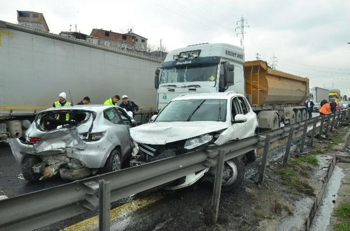 Tem Otoyolu&rsquo;nda Zincirleme Kaza: 9 Yaralı