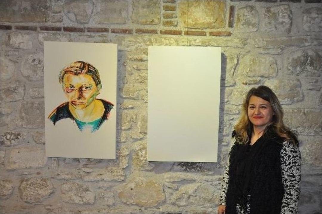 Kuşadası&rsquo;nda 8 Kadın Sanat&ccedil;ıdan Ortak Resim Sergisi