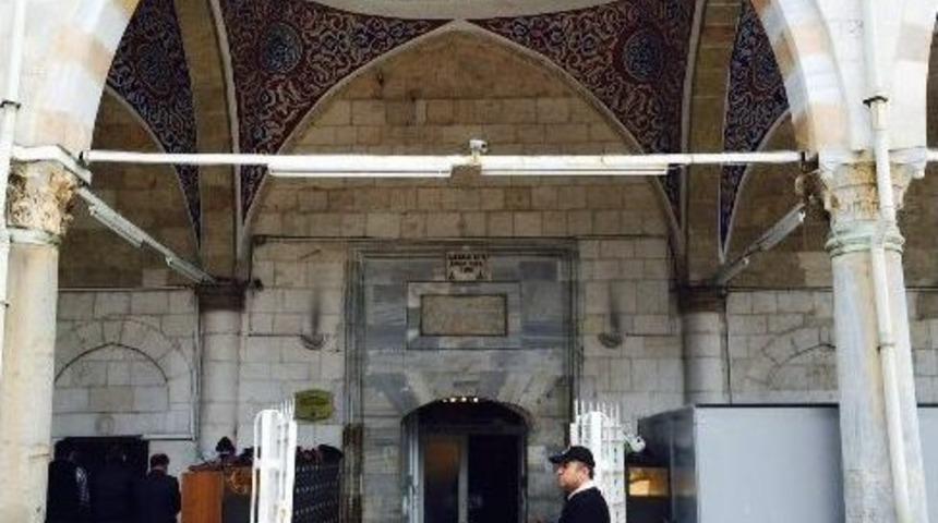 İantalya&rsquo;da Tarihi Camilere G&uuml;venlik G&ouml;revlisi