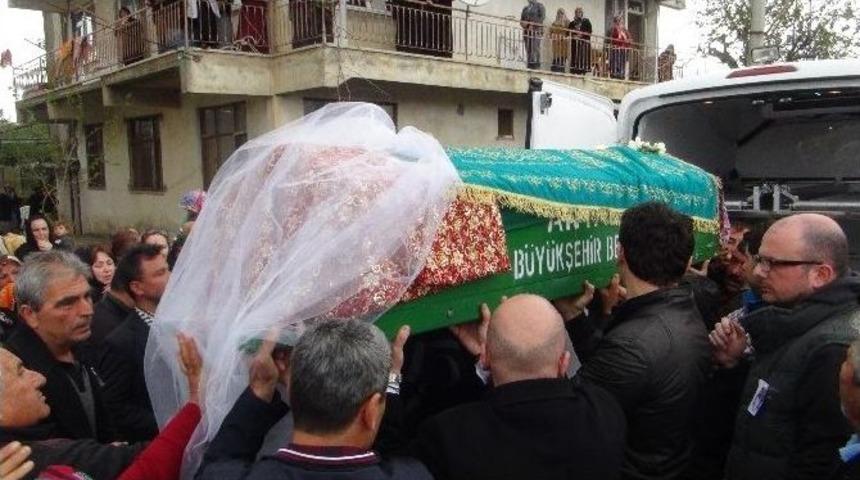 Yelda&rsquo;nın Gelinlik Sarılı Tabutu Baba Evinde